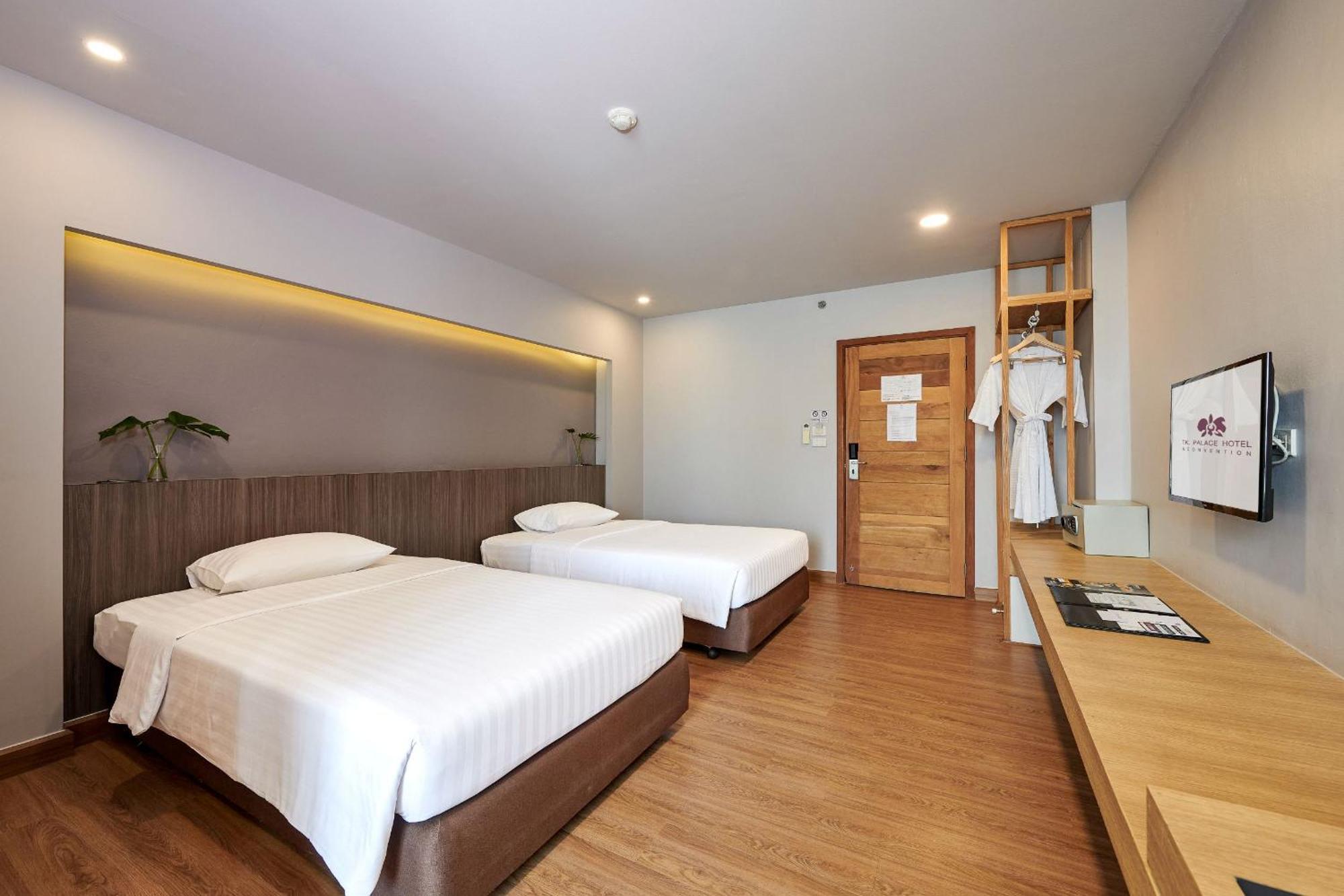 Tk Palace Hotel & Convention Бангкок Екстер'єр фото