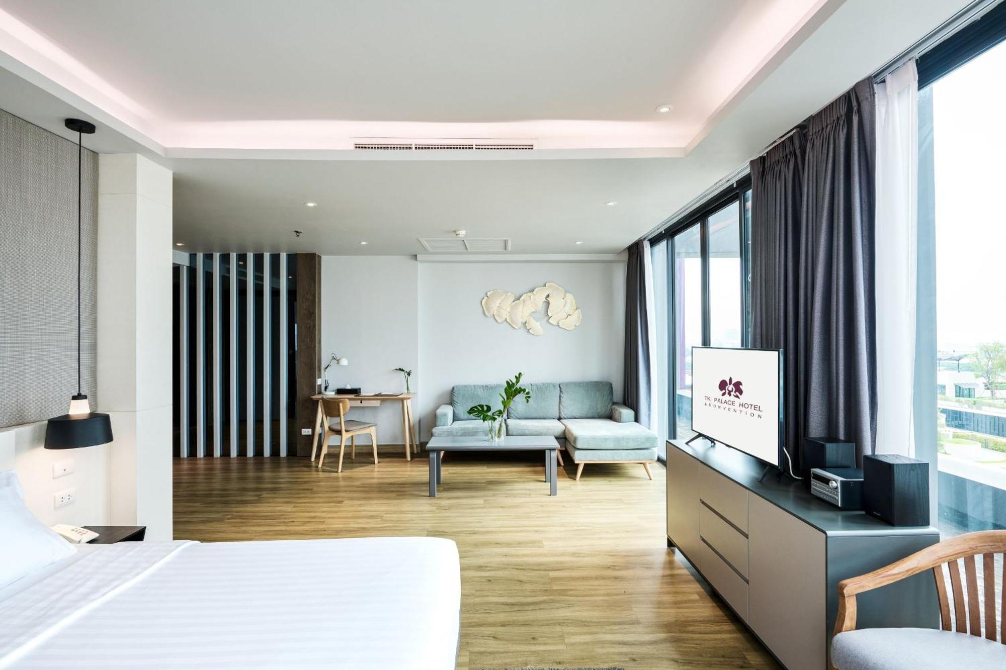 Tk Palace Hotel & Convention Бангкок Екстер'єр фото