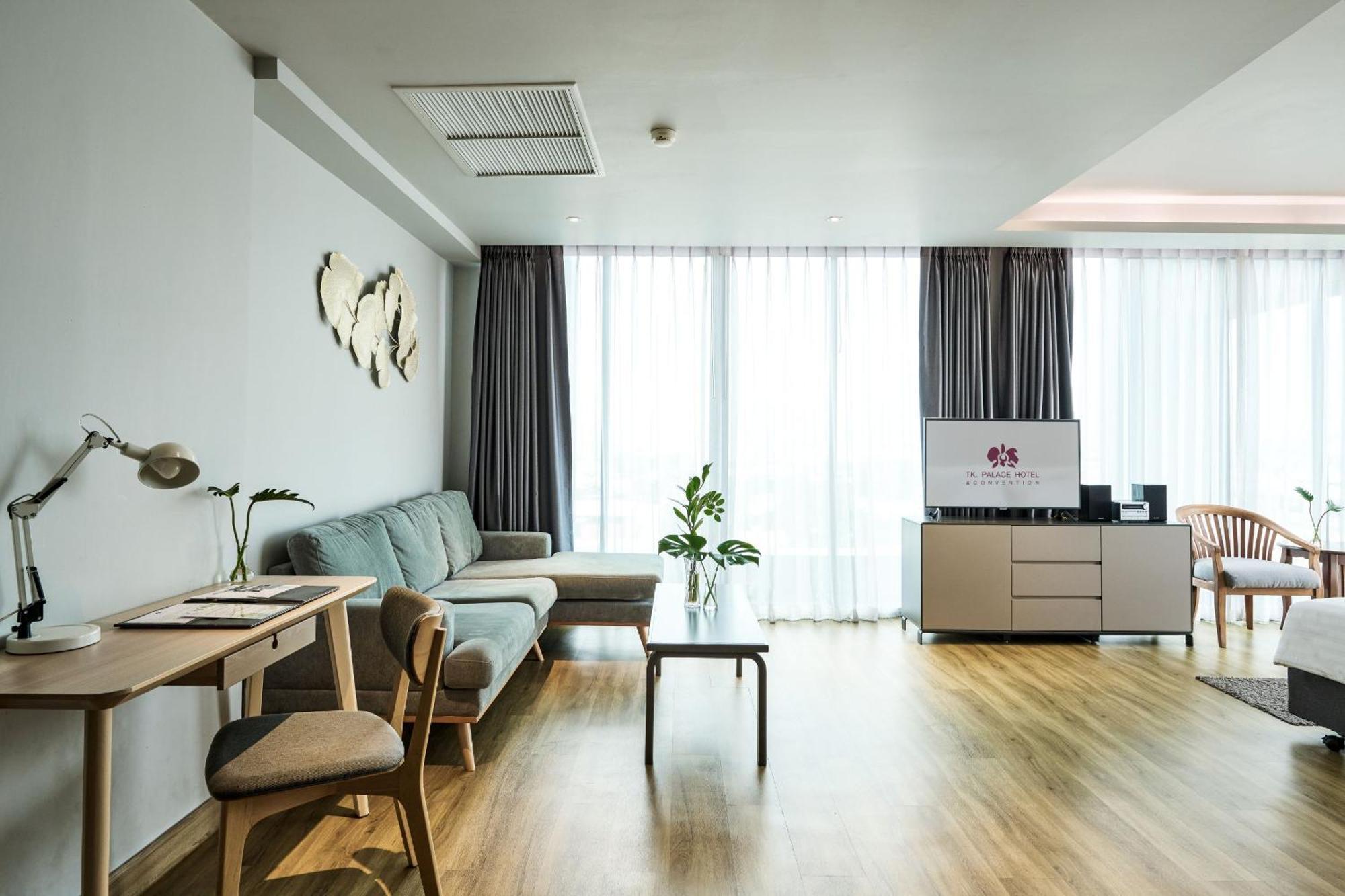 Tk Palace Hotel & Convention Бангкок Екстер'єр фото